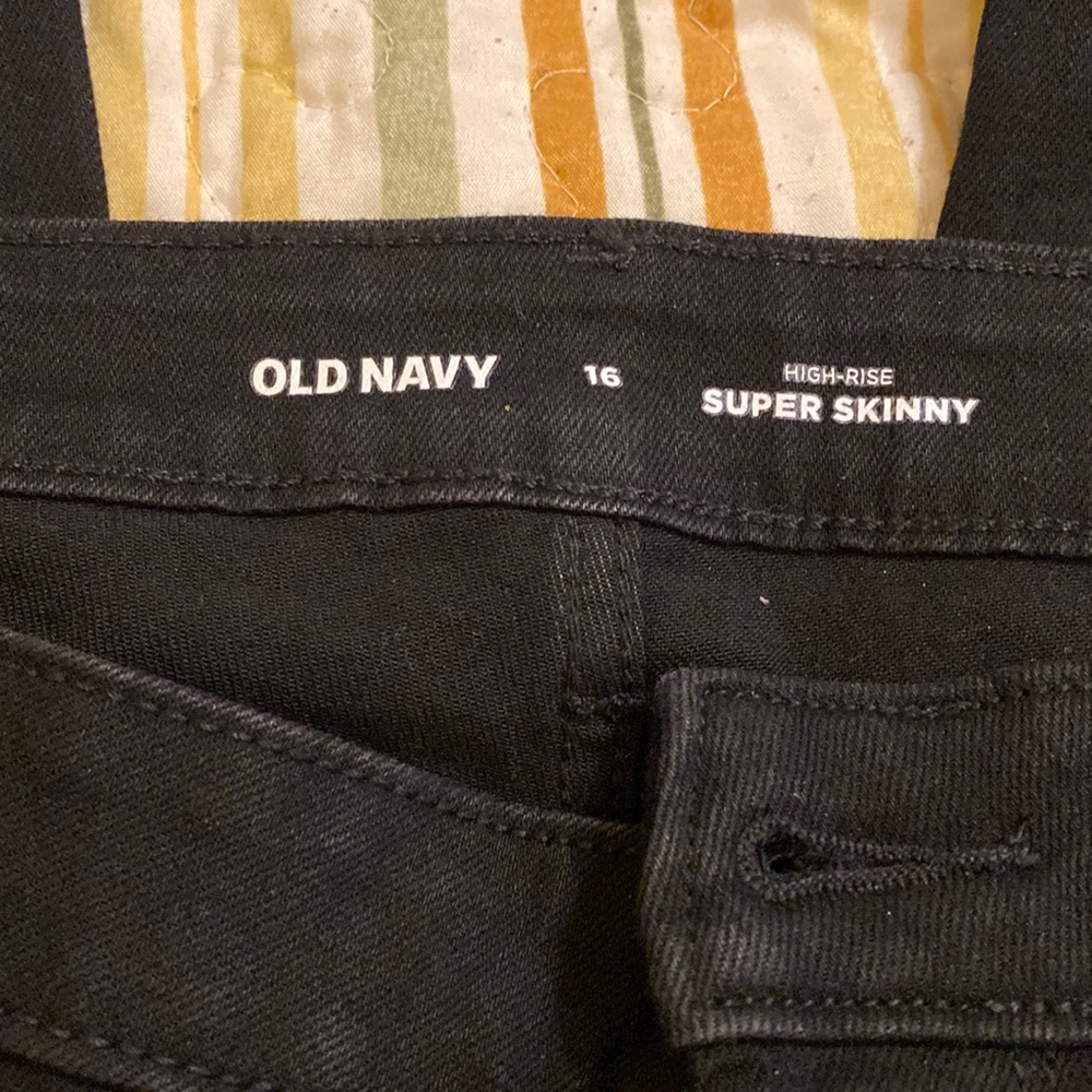 Black Old Navy super skinny high rise jeans